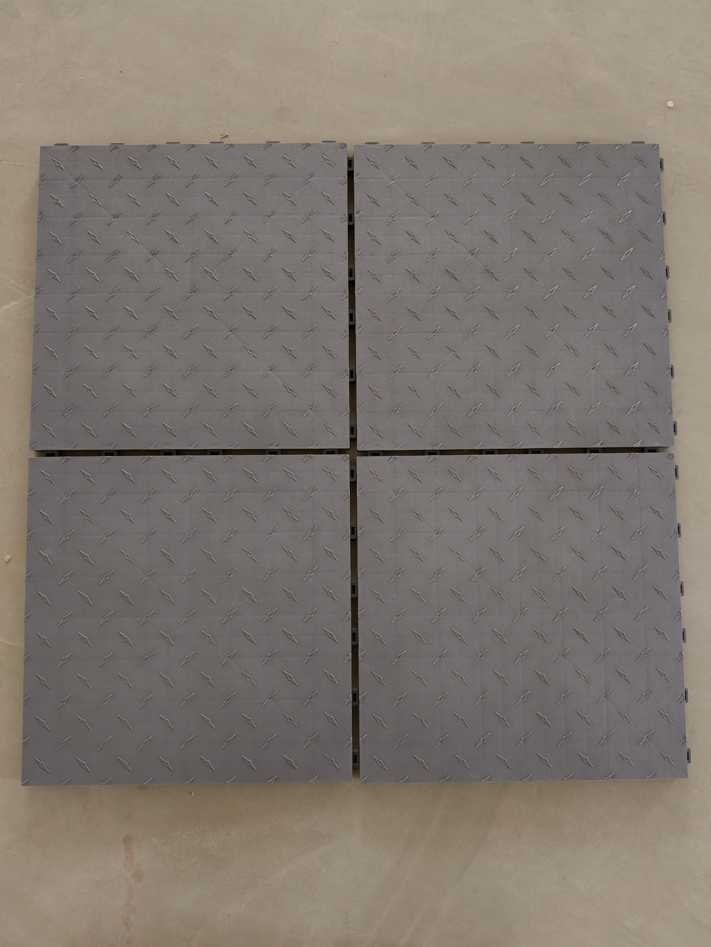 1.8 cm diamond-encrusted solid flooring