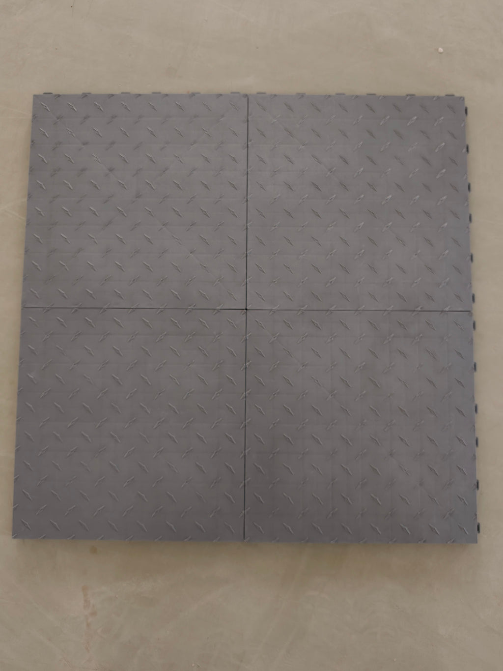 1.8 cm diamond-encrusted solid flooring