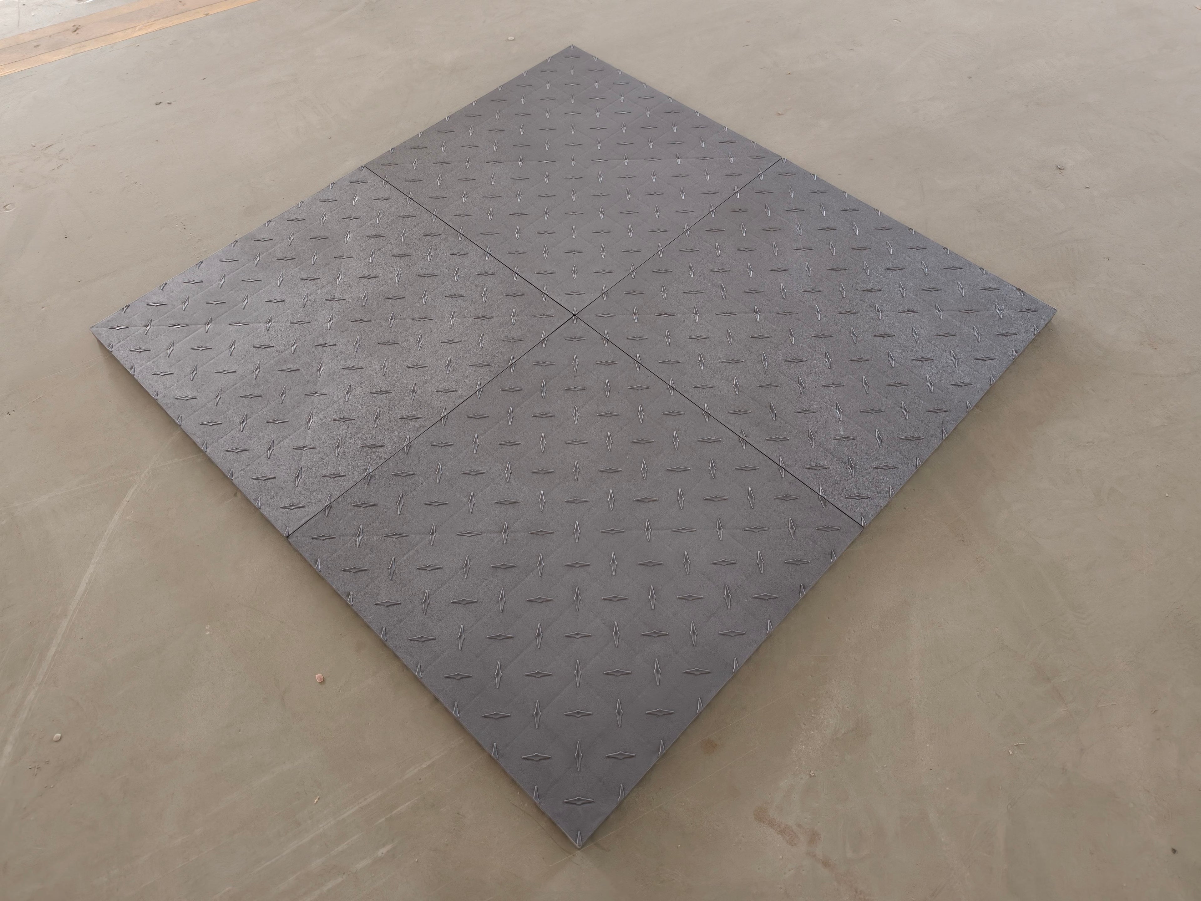 1.8 cm diamond-encrusted solid flooring