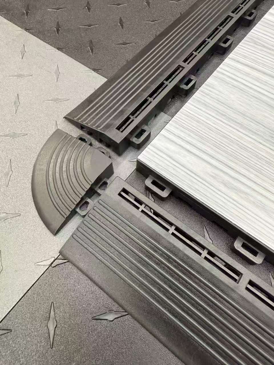 Wood Grain 1.8cm PP Interlocking Floor Grate | 40x40cm Non-Slip Garage Tile